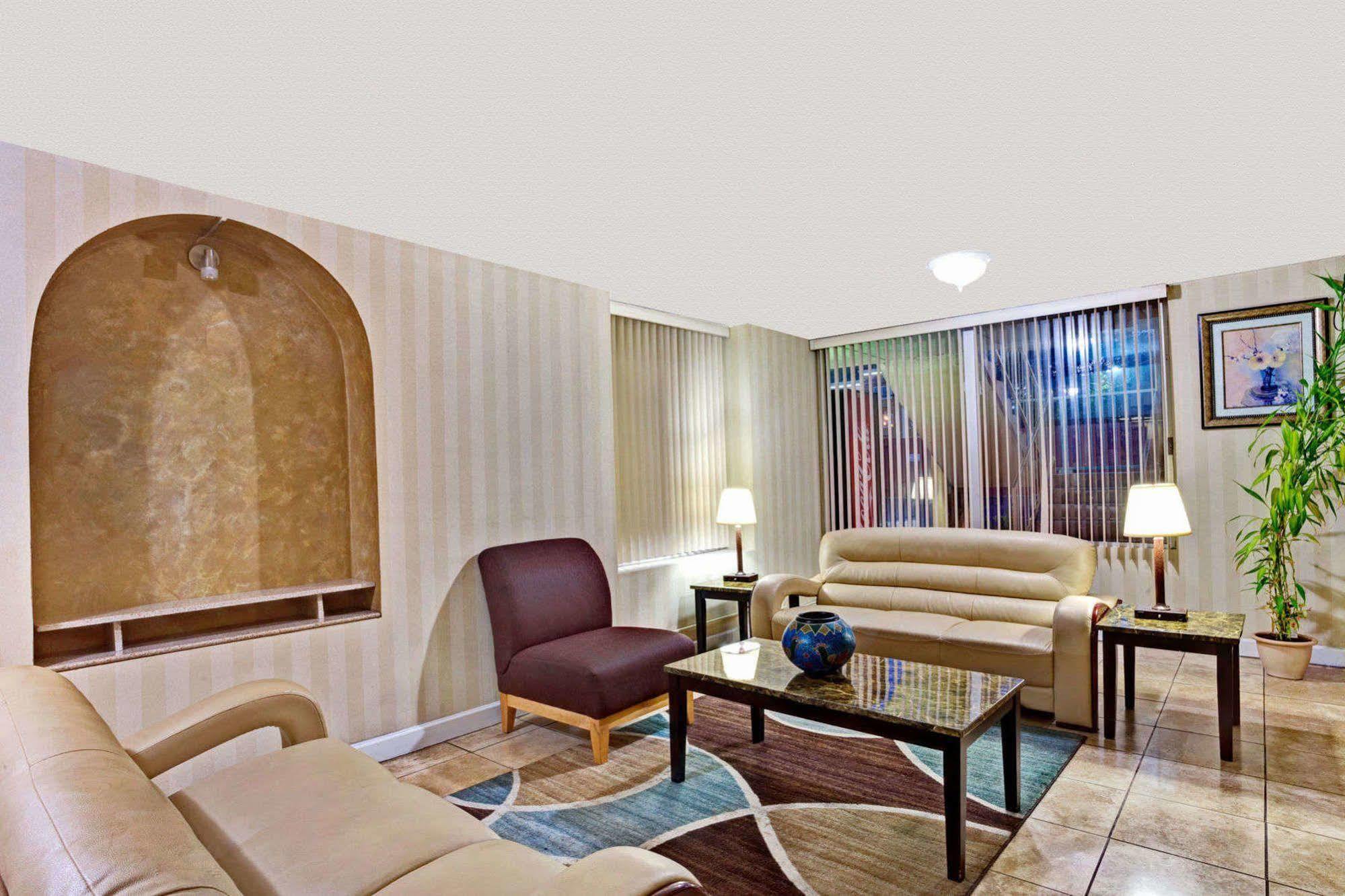 Super 8 By Wyndham Nashville/ Dntn/ Opryland Area Екстериор снимка