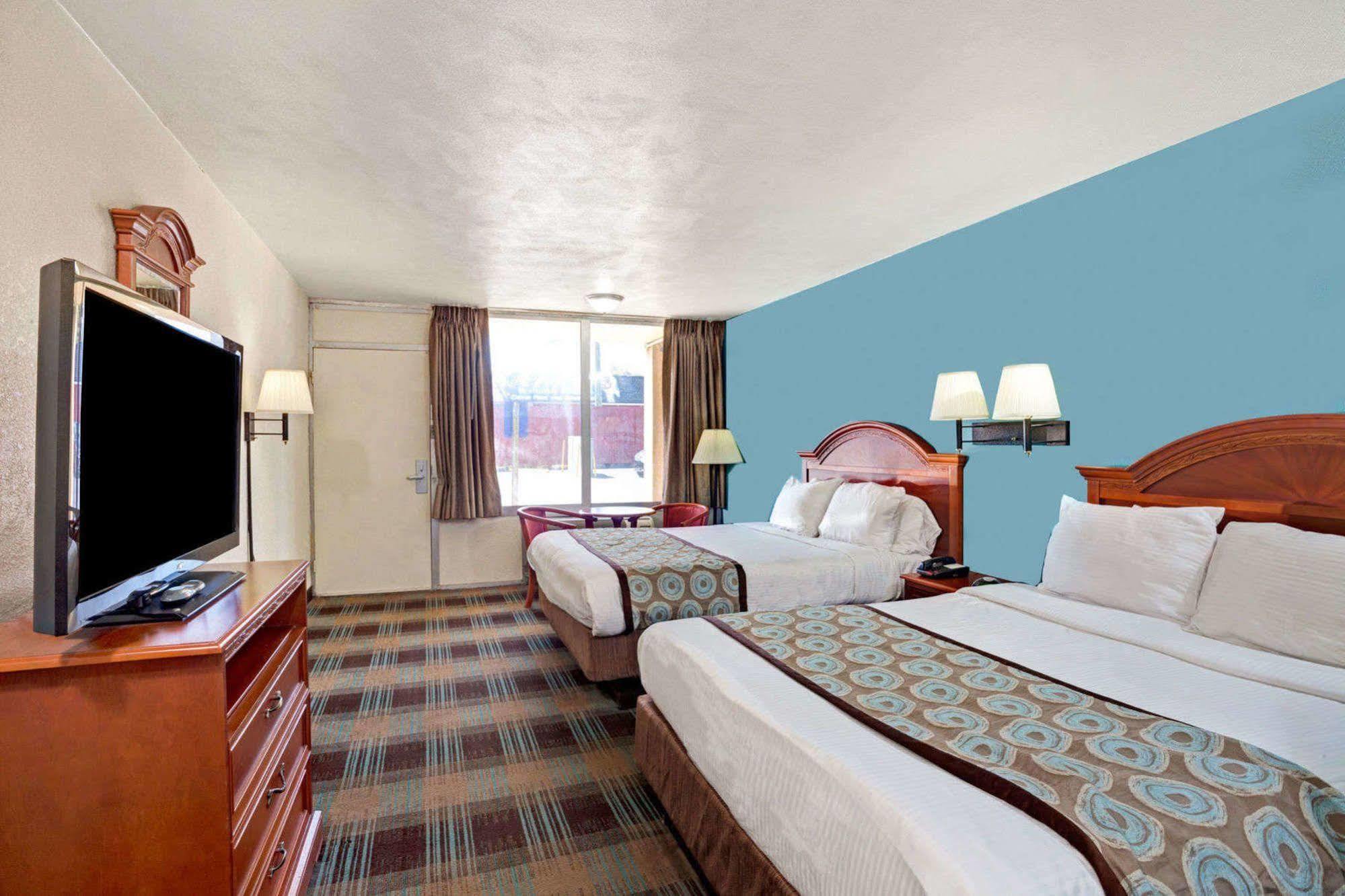 Super 8 By Wyndham Nashville/ Dntn/ Opryland Area Екстериор снимка